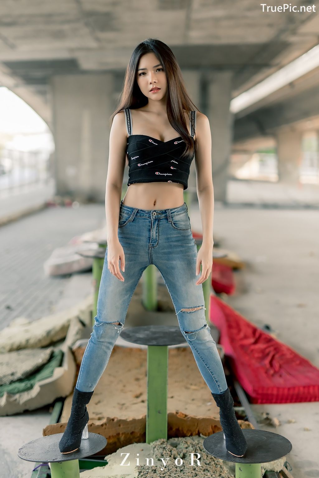 Image-Thailand-Model-Phitchamol-Srijantanet-Black-Crop-Top-and-Jean-TruePic.net- Picture-14
