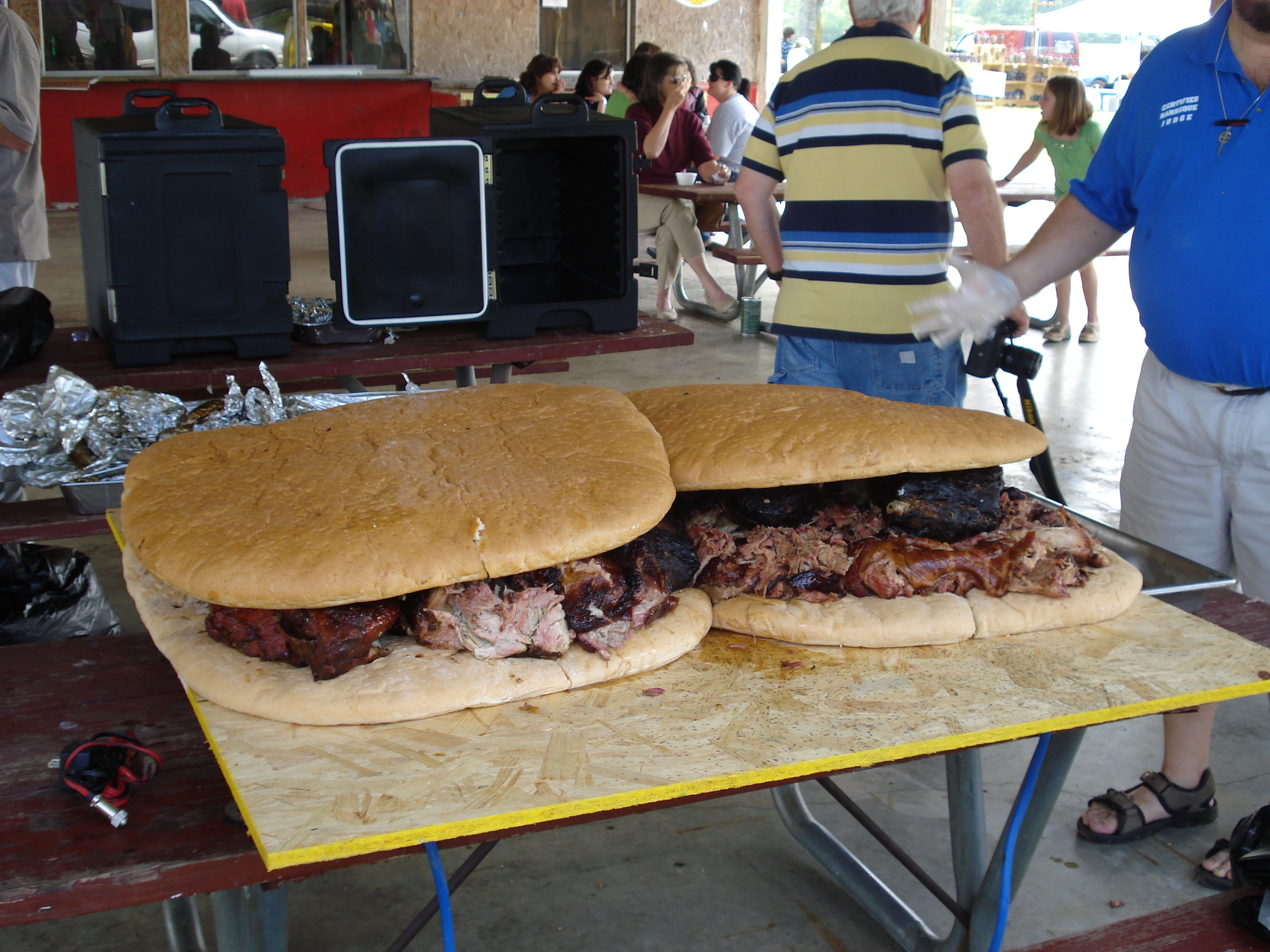 Ulika Food Blog BARBCURIOS World's Largest Barbecue Sandwich UPDATE!