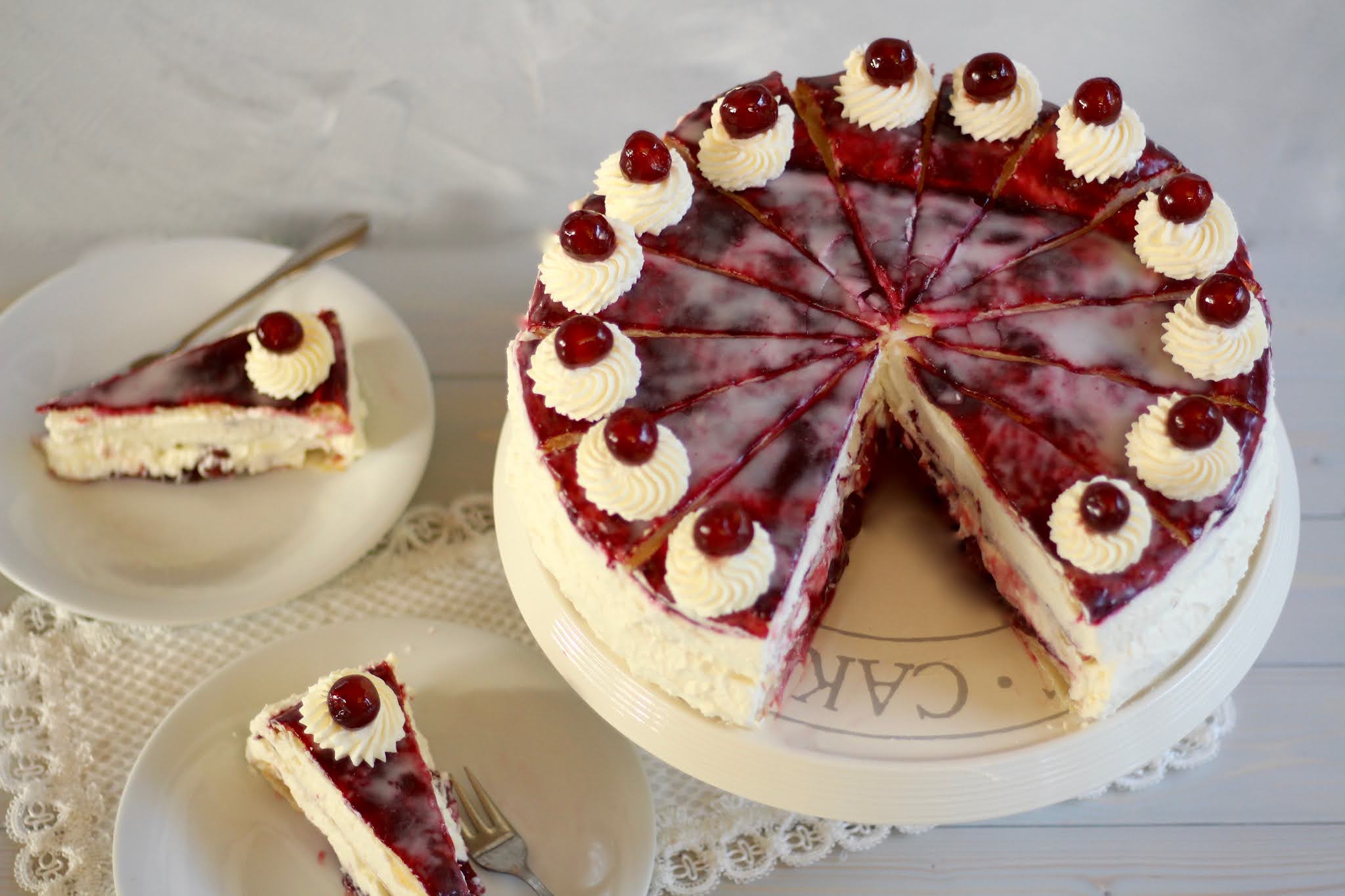 Holländer Kirschtorte Die ultimative Traumtorte aus Blätterteig, Sahne