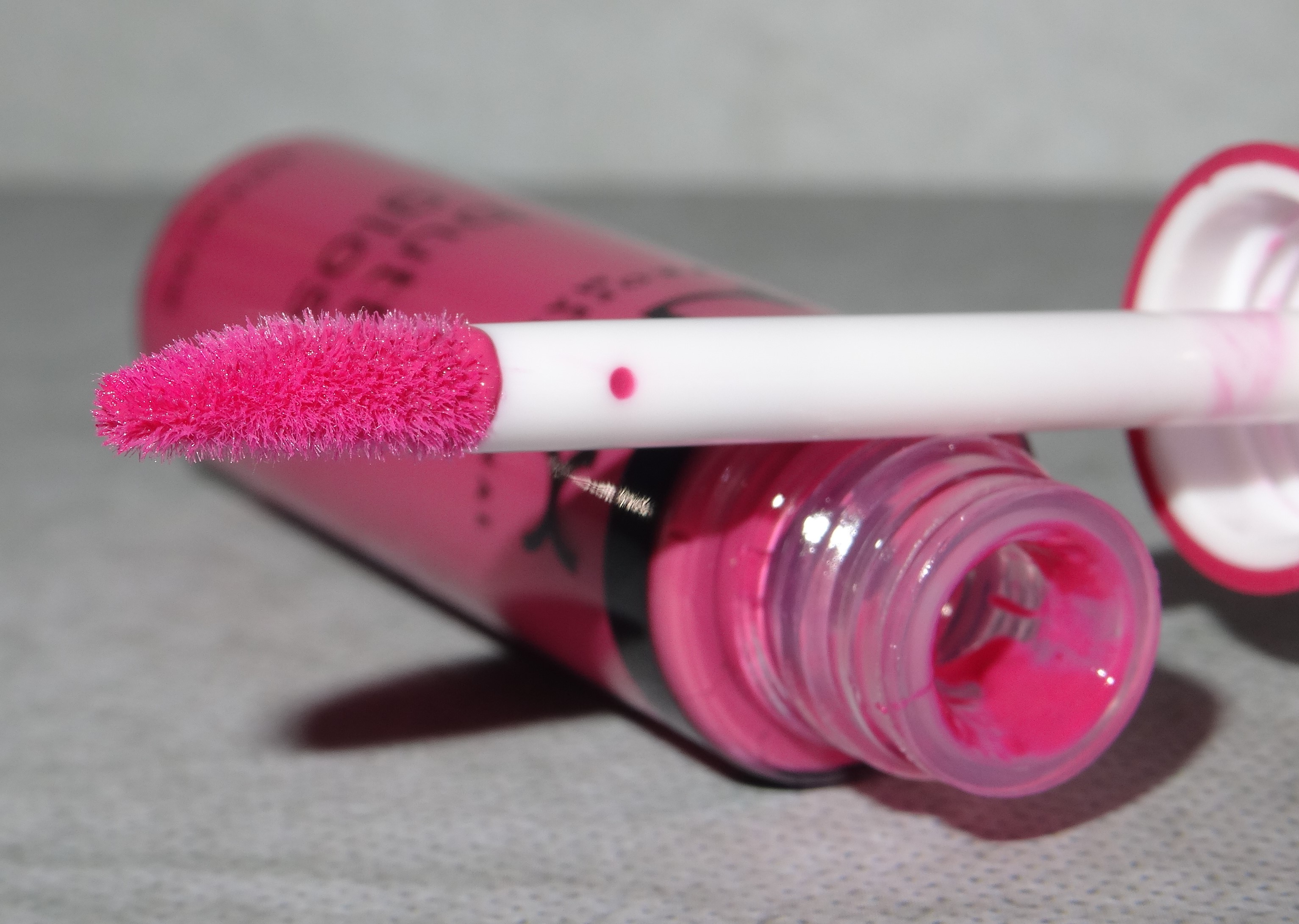 Tessa's Colourful World Review NYX Buttergloss Strawberry Cheesecake