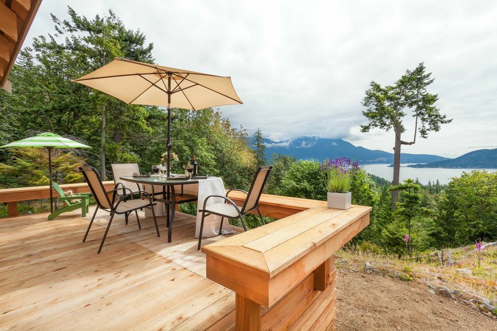 Gambier Island Cabin (192 Sq Ft) [ TINY HOUSE TOWN ]