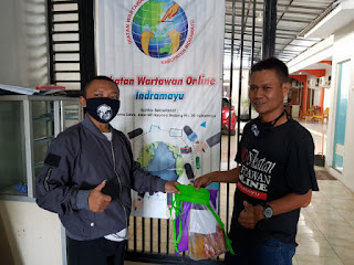 IWO Serahkan Bantuan untuk Anggota IWO Indramayu IWO Serahkan Bantuan untuk Anggota IWO Indramayu