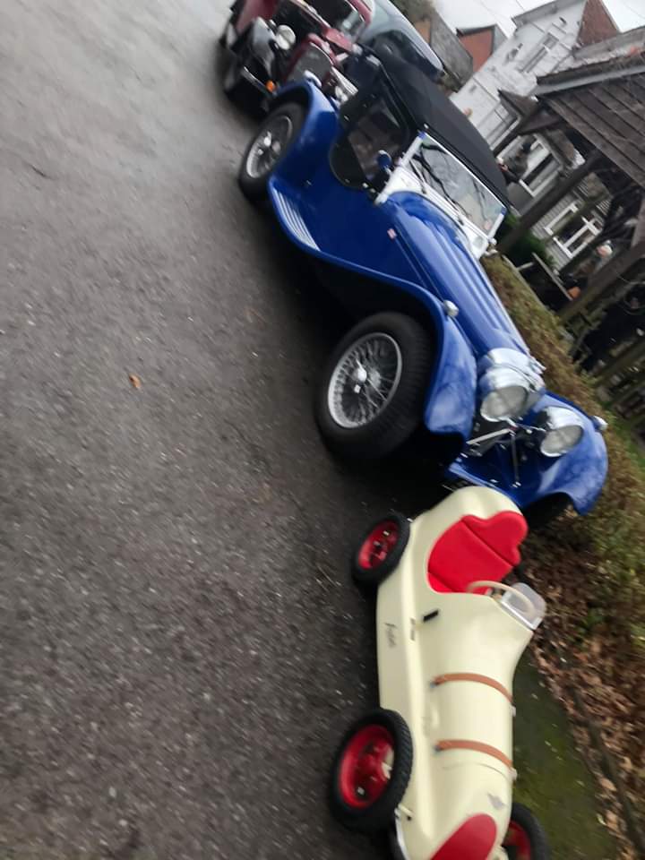 Today at our local classic car meet in Cadnam. LAPAK MOBIL DAN MOTOR