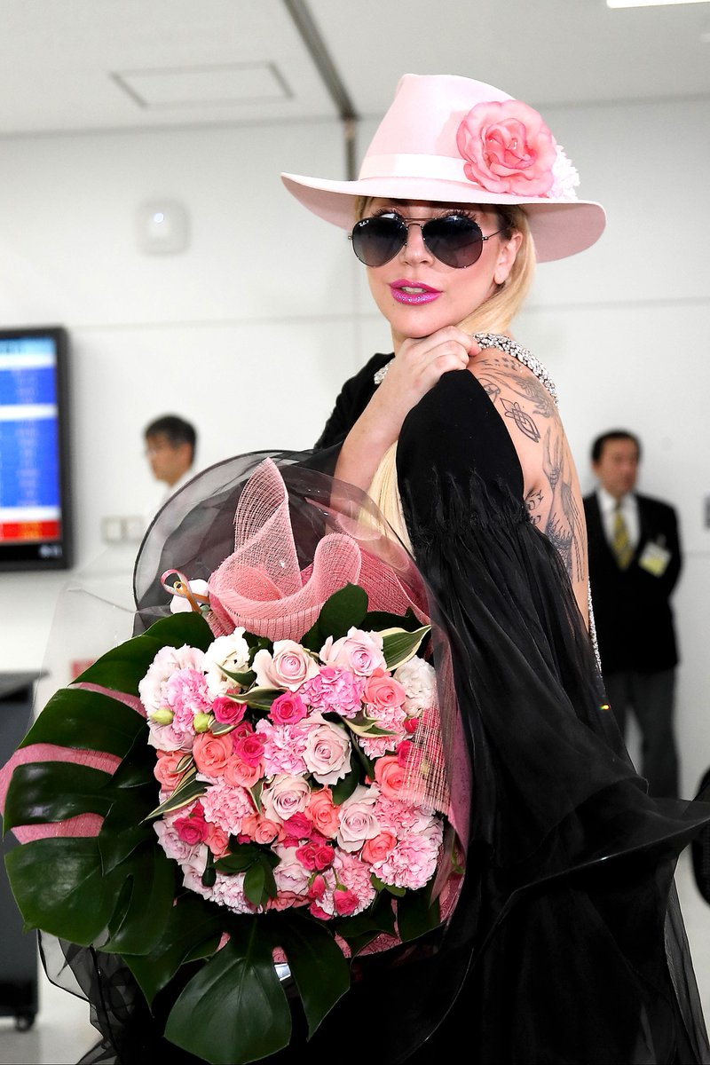 Airport Chic: Lady Gaga - Stylish Starlets