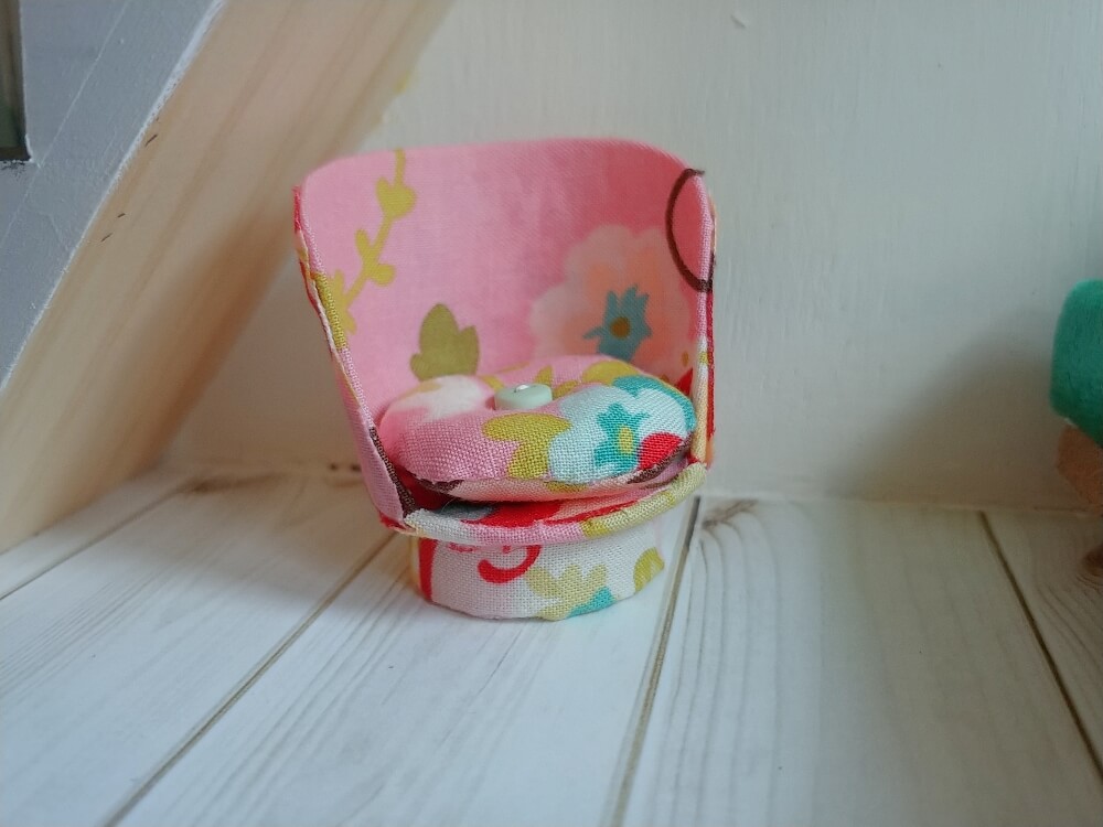 DIY Dollhouse Chair From a Medicine Cup