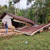 Bantu Korban Banjir, Bupati Pessel Janji Bangun Kembali Rumah yang Hancur