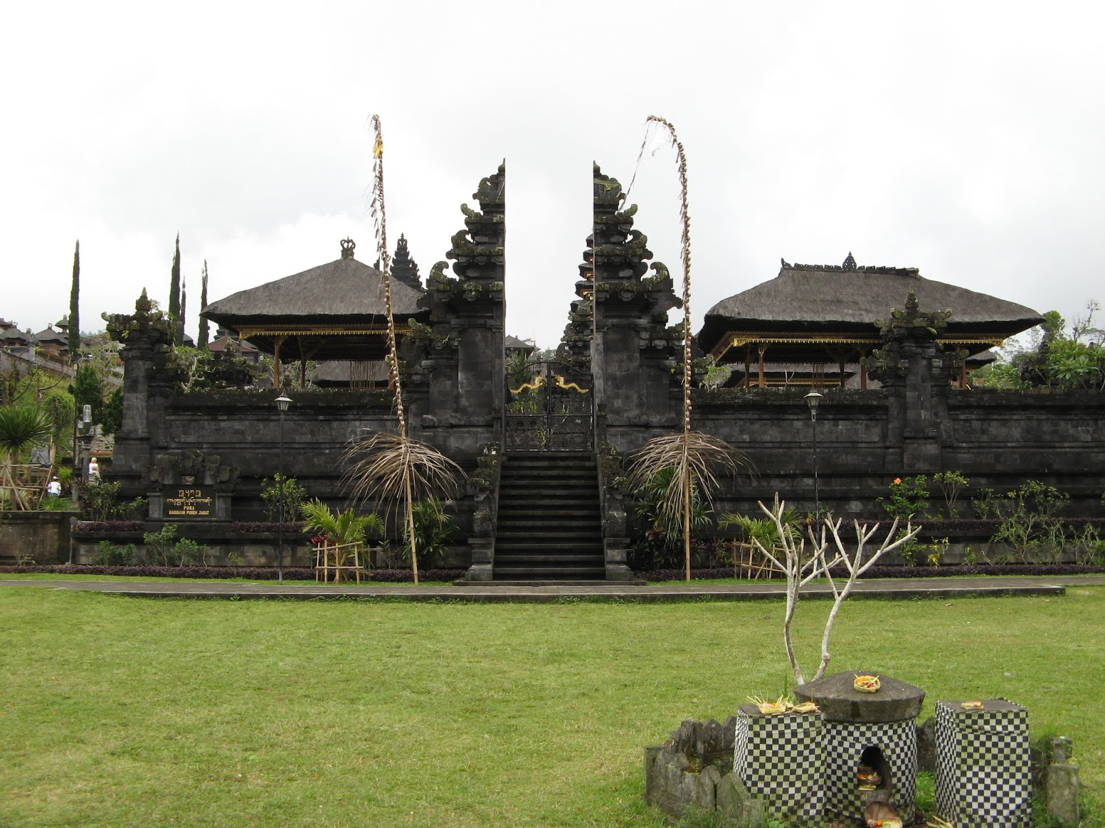 Sejarah Pura Basukian Besakih Bali Turus Lumbung