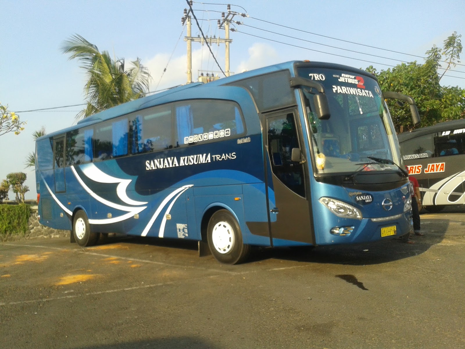 Menjelajah Pulau Dewata: Industri Pariwisata Bus di Bali dan Potensinya