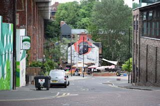 Looking down Stepney Bank from it's junction with Stepney Road