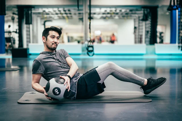 This Magazine Wants Men to Stop Wearing Shorts Above Leggings in the Gym