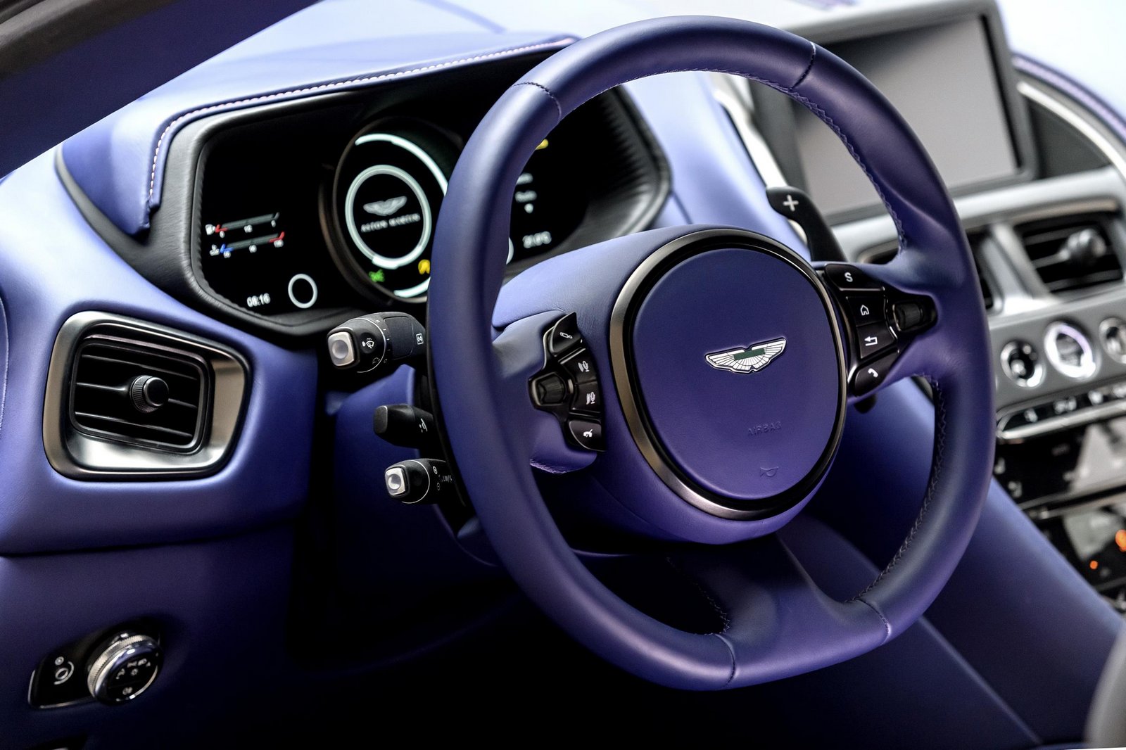 [Imagen: Aston-Martin-DB11-7.jpg]