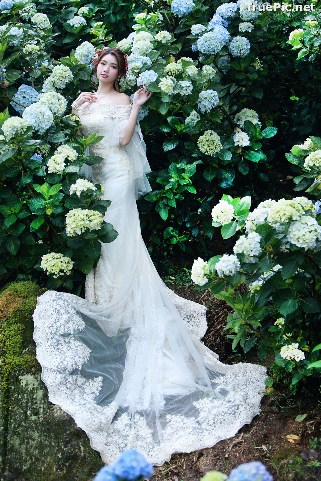 Image Taiwanese Model - 張倫甄 - Beautiful Bride and Hydrangea Flowers - TruePic.net - Picture-58