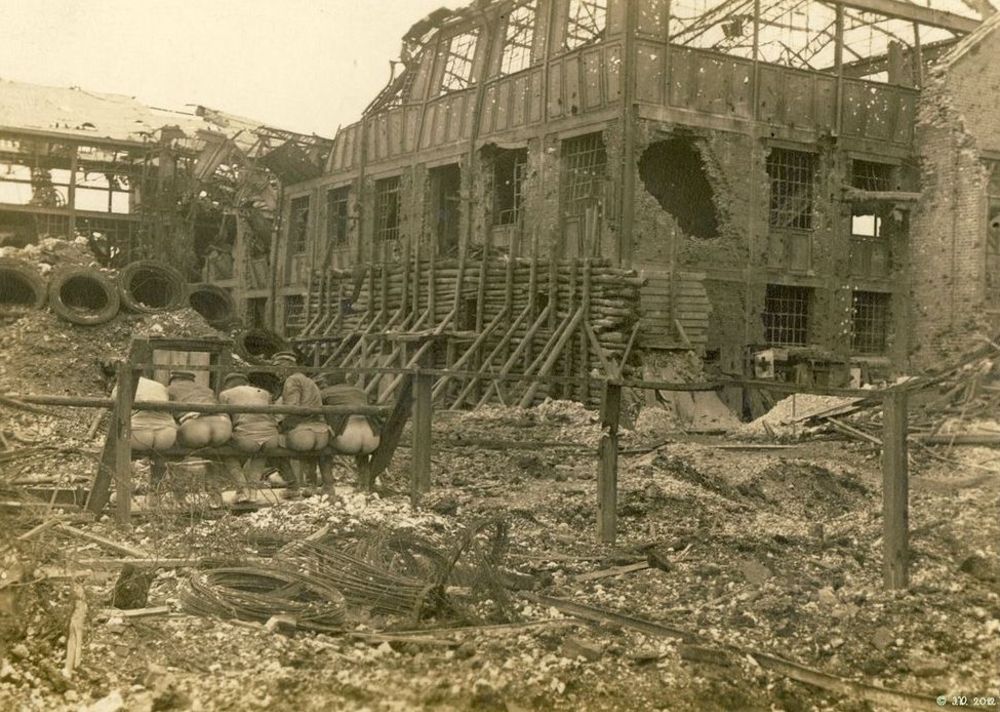 20 Candid Vintage Photographs That Show German Soldiers Using Latrines