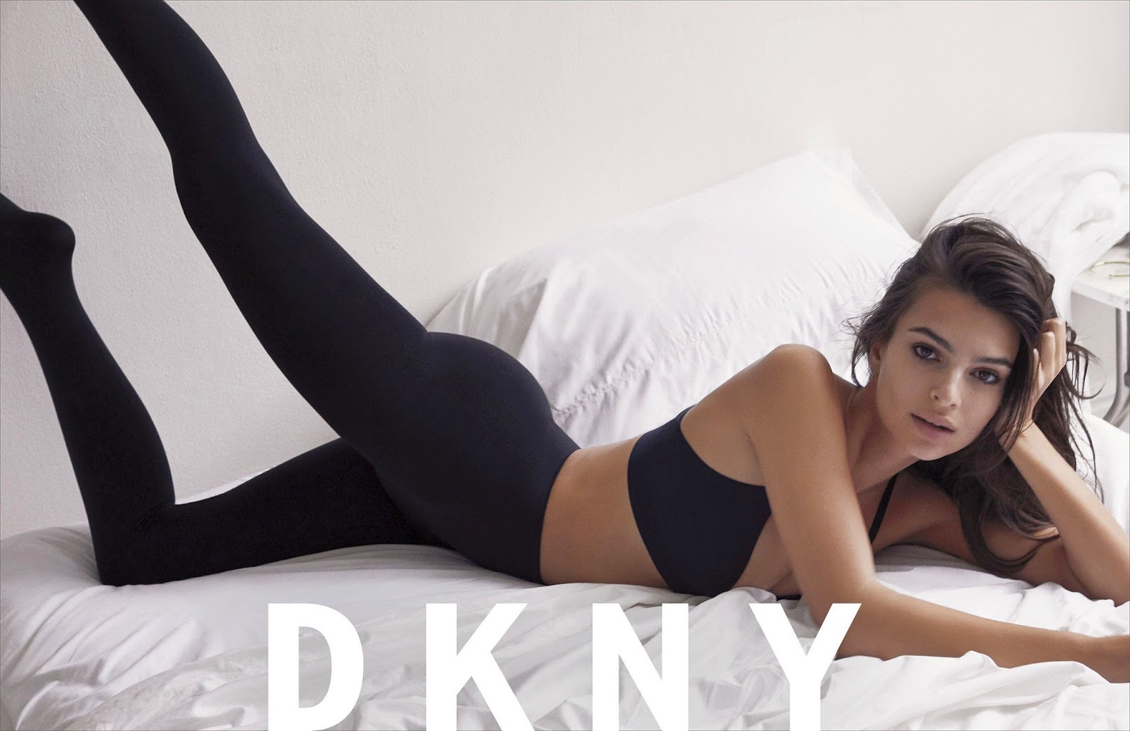 Emily Ratajkowski`s Legs and Feet in Tights 3-NO SHOES.