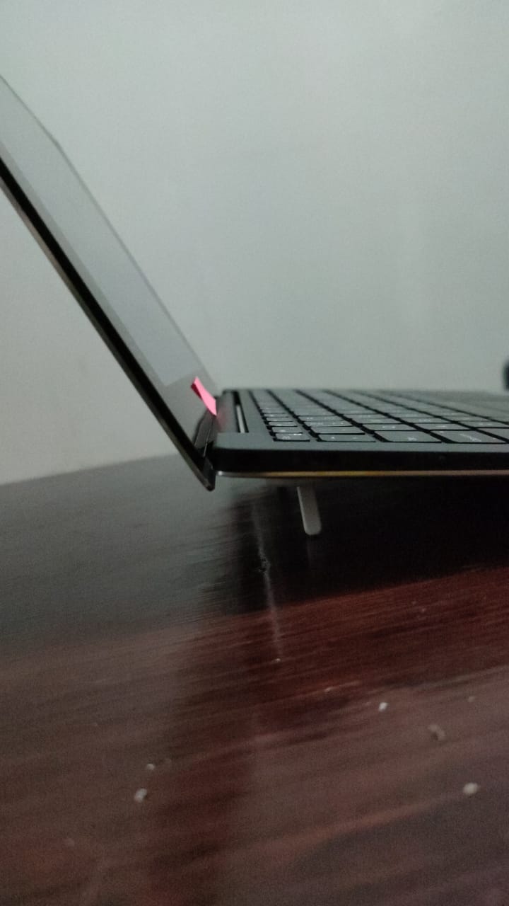 Dell XPS 13 pakai Laptop stand