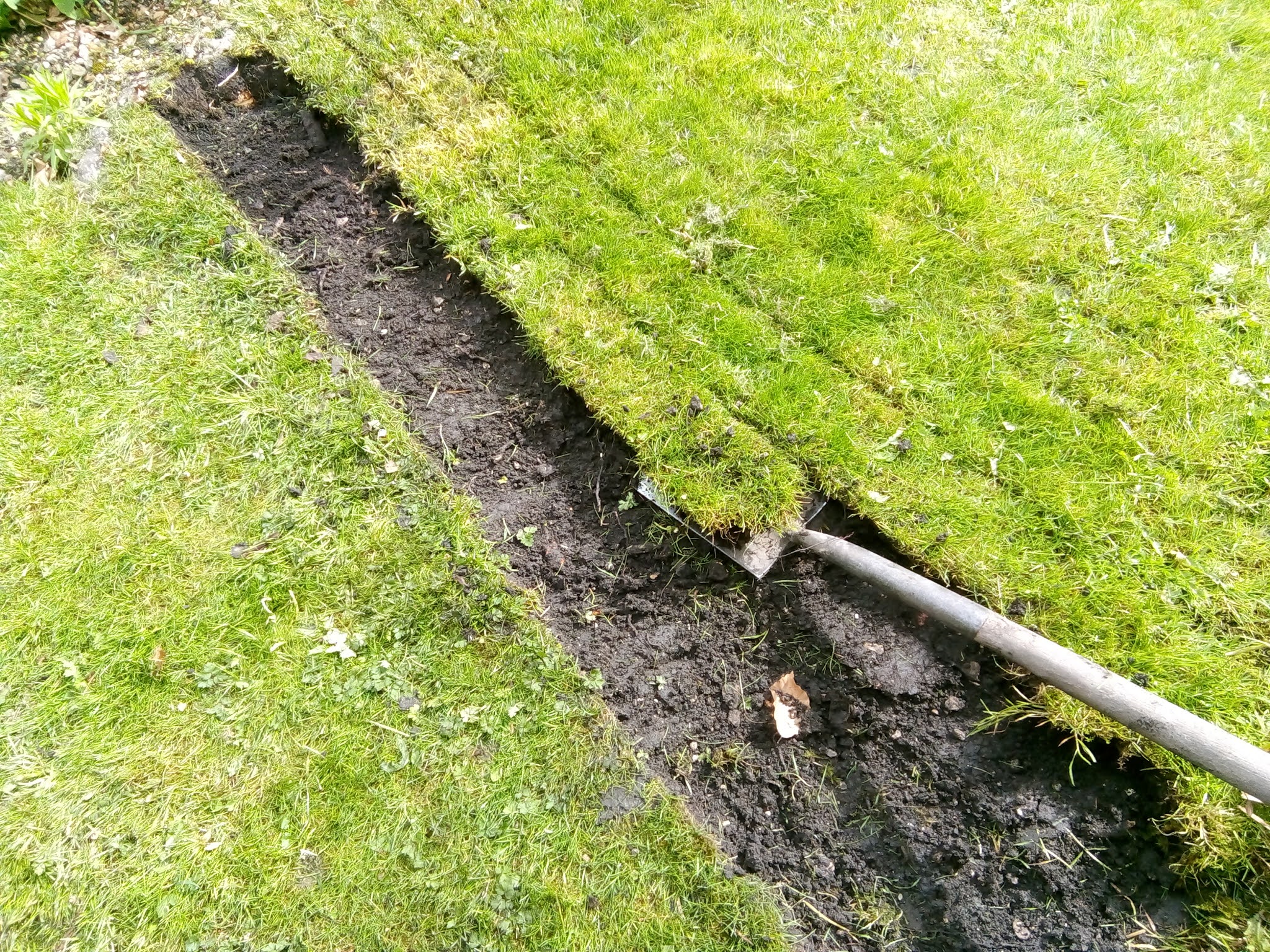 Rachel the Gardener How to lift turf. The easy way.