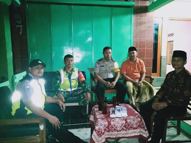 Ciptakan Pilkades Tahap III Aman Kondusif, Babinsa Koramil 22 Wonosari Sambangi Calon Kades