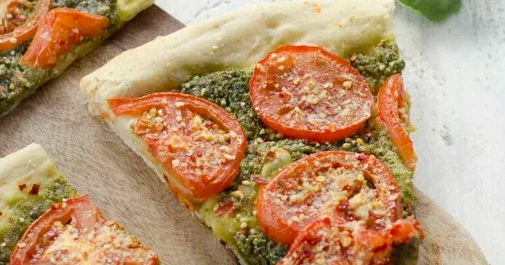 Vegan pesto and roasted tomato pizza #vegan #vegetarian #pizza # ...