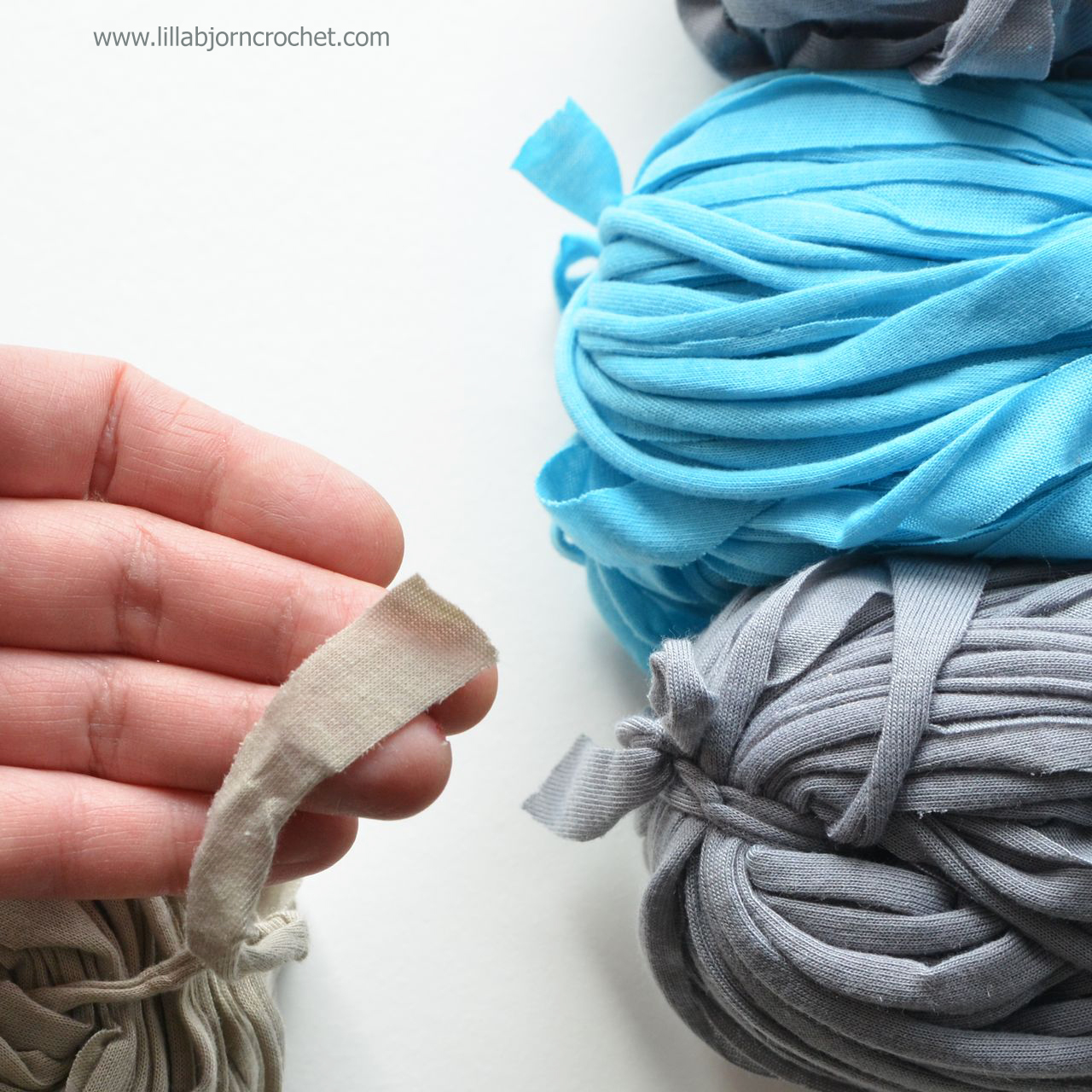 Mini Nooodle yarn by Scheepjes is a mini version of a regular T-shirt yarn. Review by Lilla Bjorn Crochet