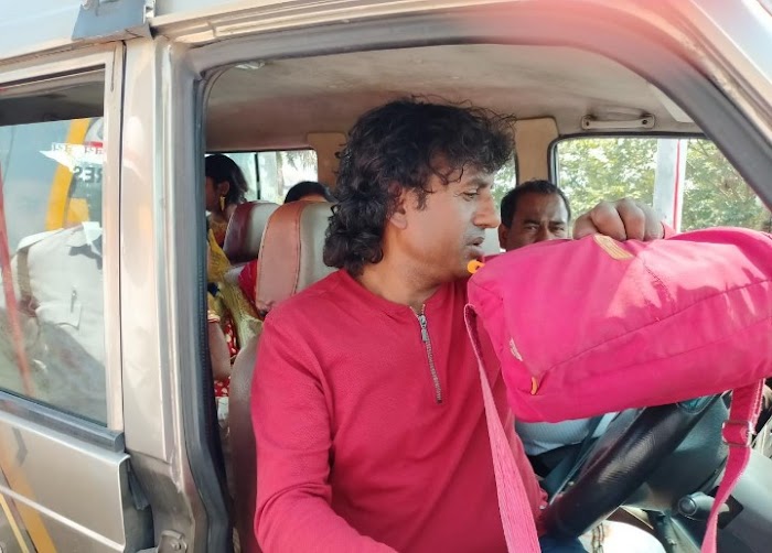 নব দম্পতিকে নিয়ে প্রেস স্টিকার সাঁটানো গাড়ি আটক বর্ধমানে, জরিমানা