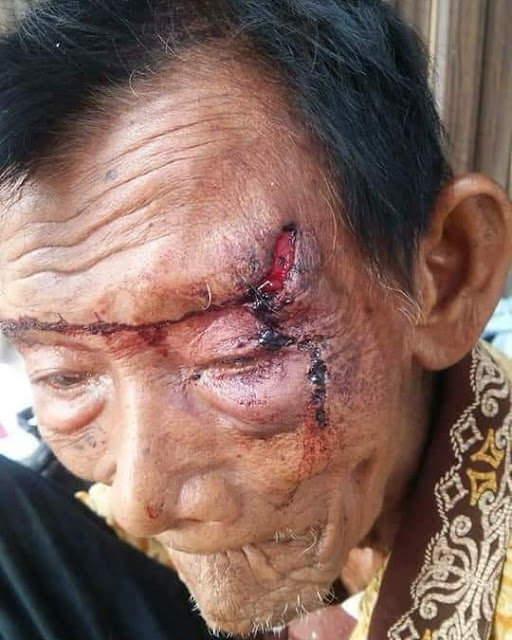 Kejam, Aksi Premanisme Terhadap Kakek Penjual Celengan ini Bikin Geram Kejam, Aksi Premanisme Terhadap Kakek Penjual Celengan ini Bikin Geram