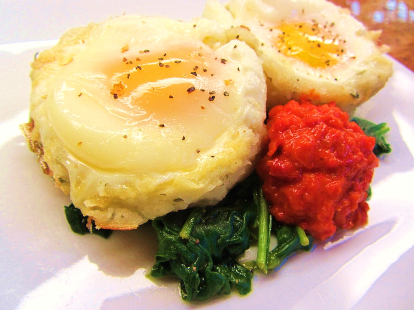 Let's eat......simple! Easy Eggs in Mashed Potato cups