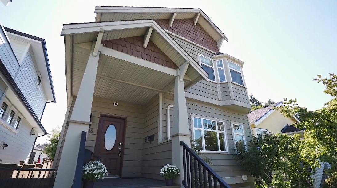 25 Photos vs. North Vancouver Luxury Home Interior Design Tour