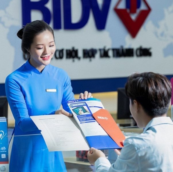 Mẫu đồng phục áo dài màu xanh thanh lịch