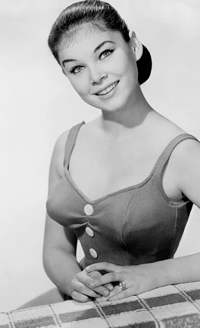 Actress and dancer Yvonne Craig