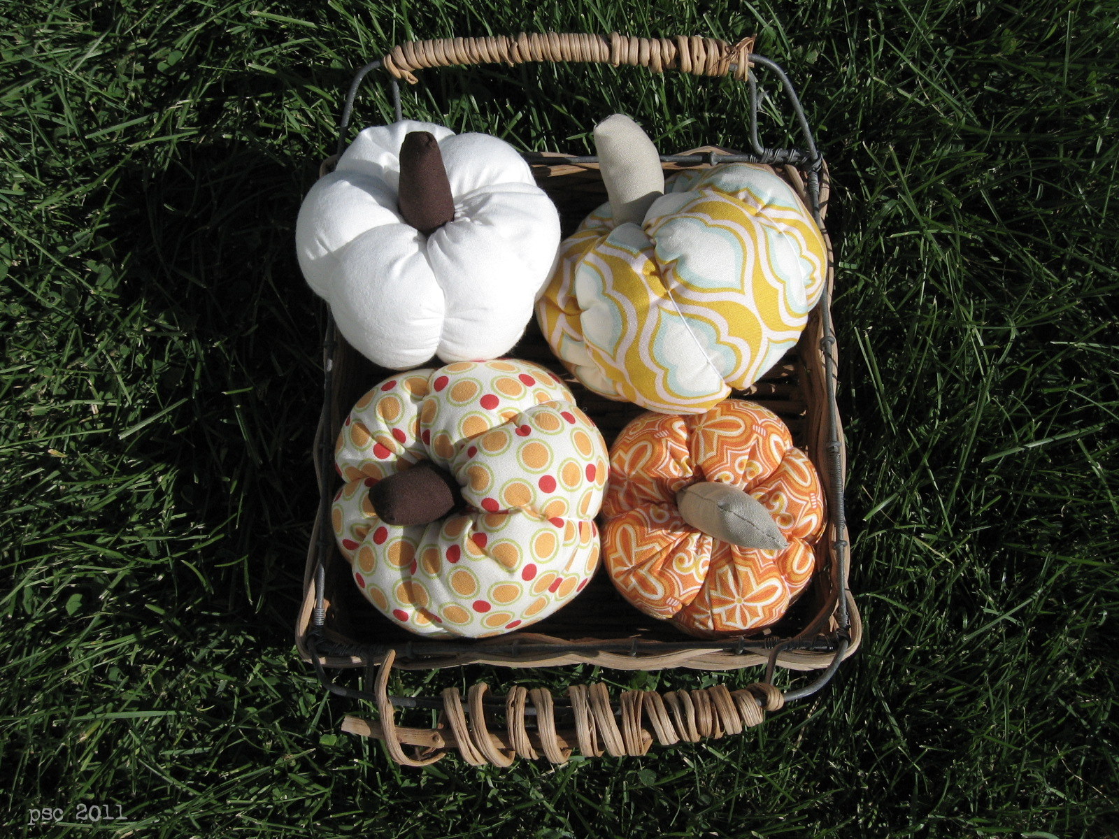 pickup-some-creativity-fabric-pumpkins