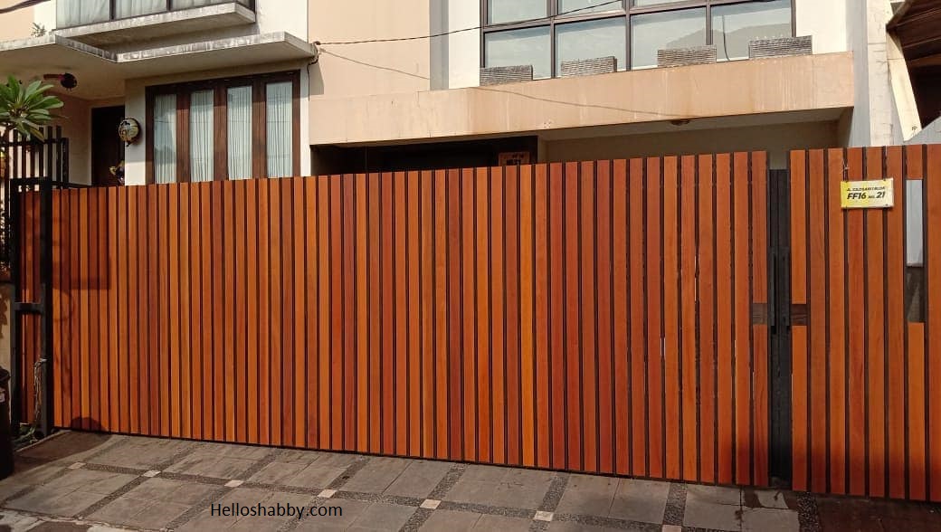 pagar kayu segitiga Paul MacLeod