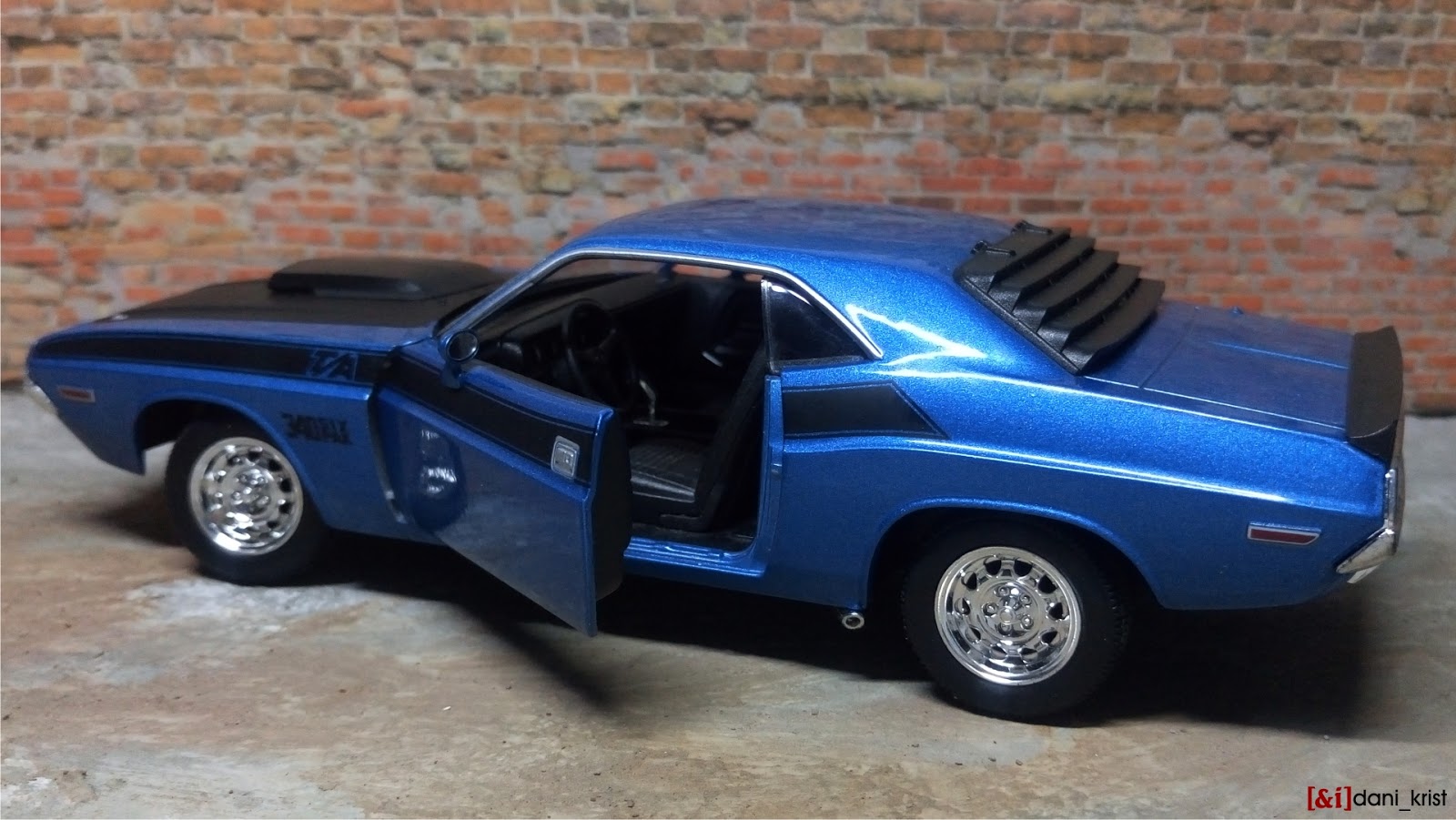 Dani Krist: Gallery Foto Diecast Dodge Challenger