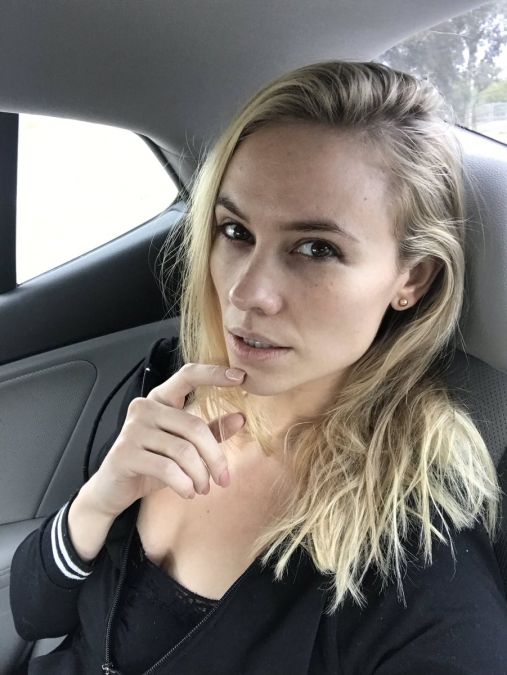 Addie andrews. Addie andrews selling real estate. Addie. Addie andrews актриса. Addie andrews.