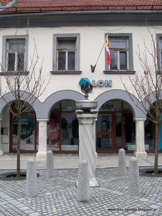 Novo mesto, Glavni trg, spomenik Slovenija, Dolenjska