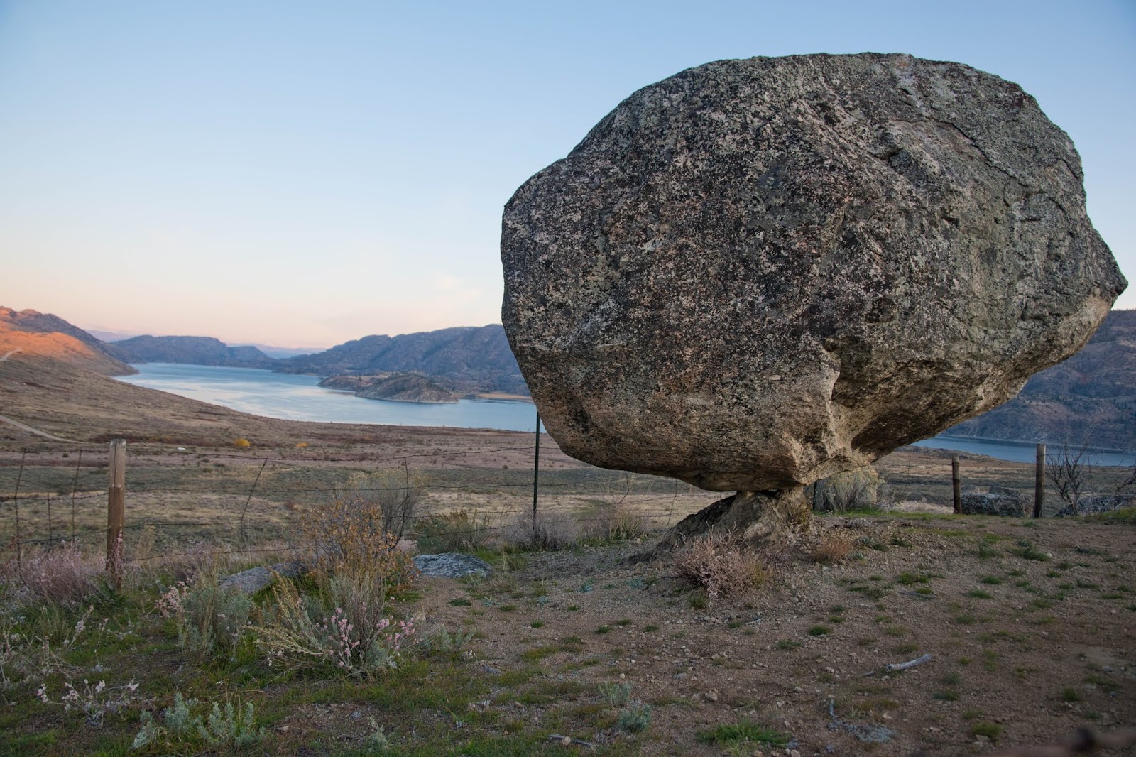 Hiking Shenandoah Omak Balancing Rock