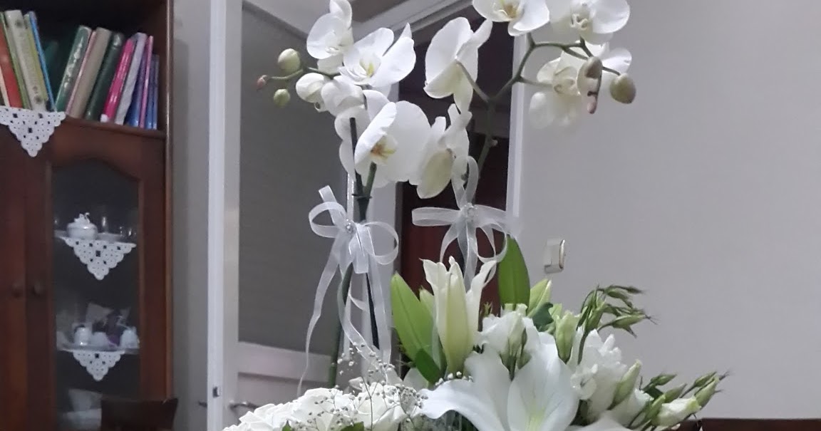 Dünya Evi Nişan Bohçasında Çiçek ve Çikolata Aranjmanı
