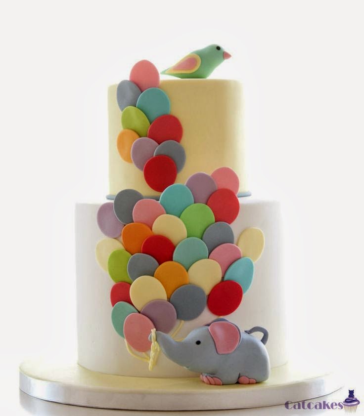 Tarta decorada con fondant en forma de globos