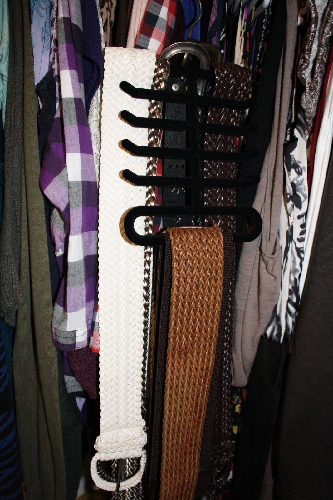 MakeupFshnbyJannBaby How to Organize your Belts.