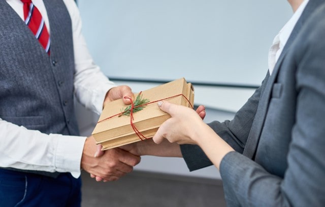 thoughtful gifts employees like coworker gifting office presents