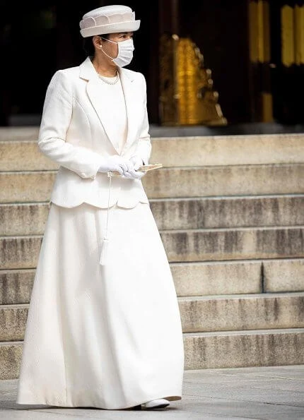 Emperor Naruhito and Empress Masako, Crown Prince Fumihito and Princess Kiko, former Emperor Akihito and former Empress Michiko