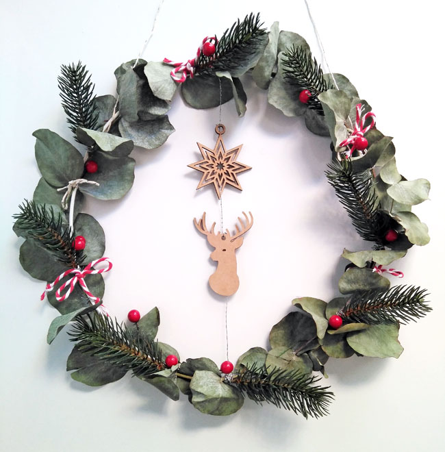 manualidad-corona-navidad-a-mano