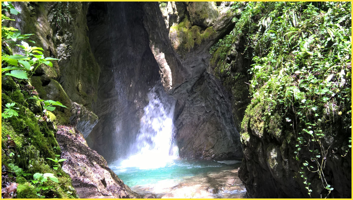 Hay Lin bau bau Cascata del D'Abiss