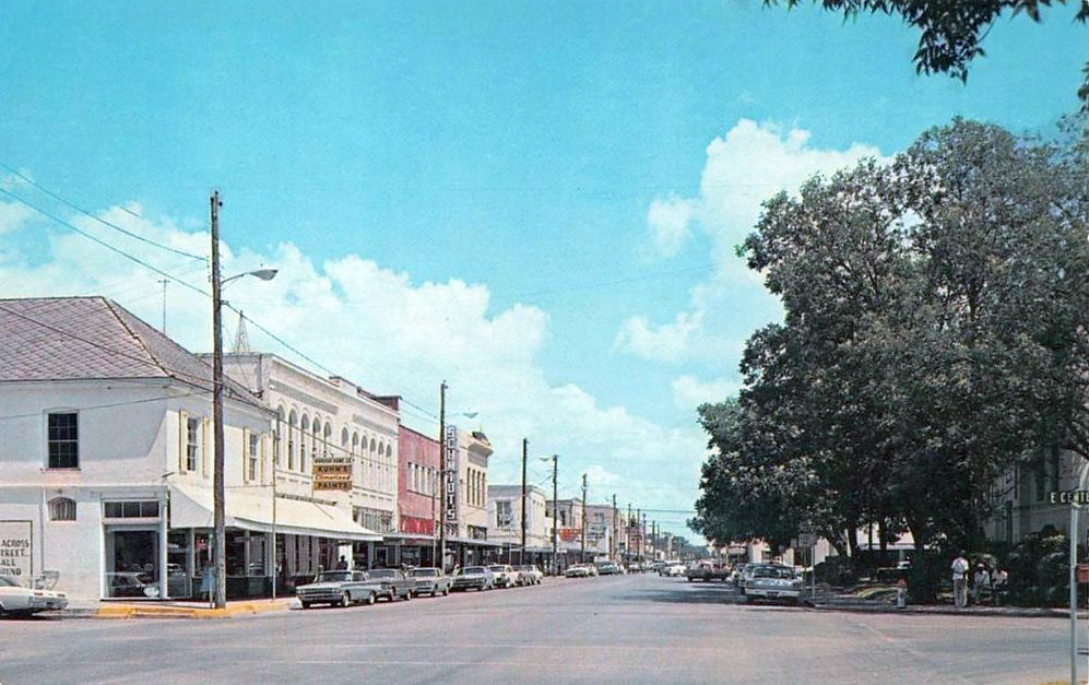 transpress nz: cars in Seguin, Texas, 1960s