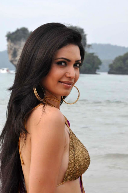 Karishma tanna single