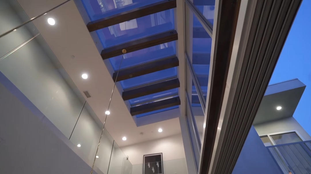 41 Interior Design Photos vs. 720 Indiana Ave, Venice, CA Luxury Home Tour