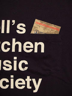 EG WORKADAY × SUNRISE MARKET 別注 Hell's Kitchen Music Society Print T-Shirt - Navy/White