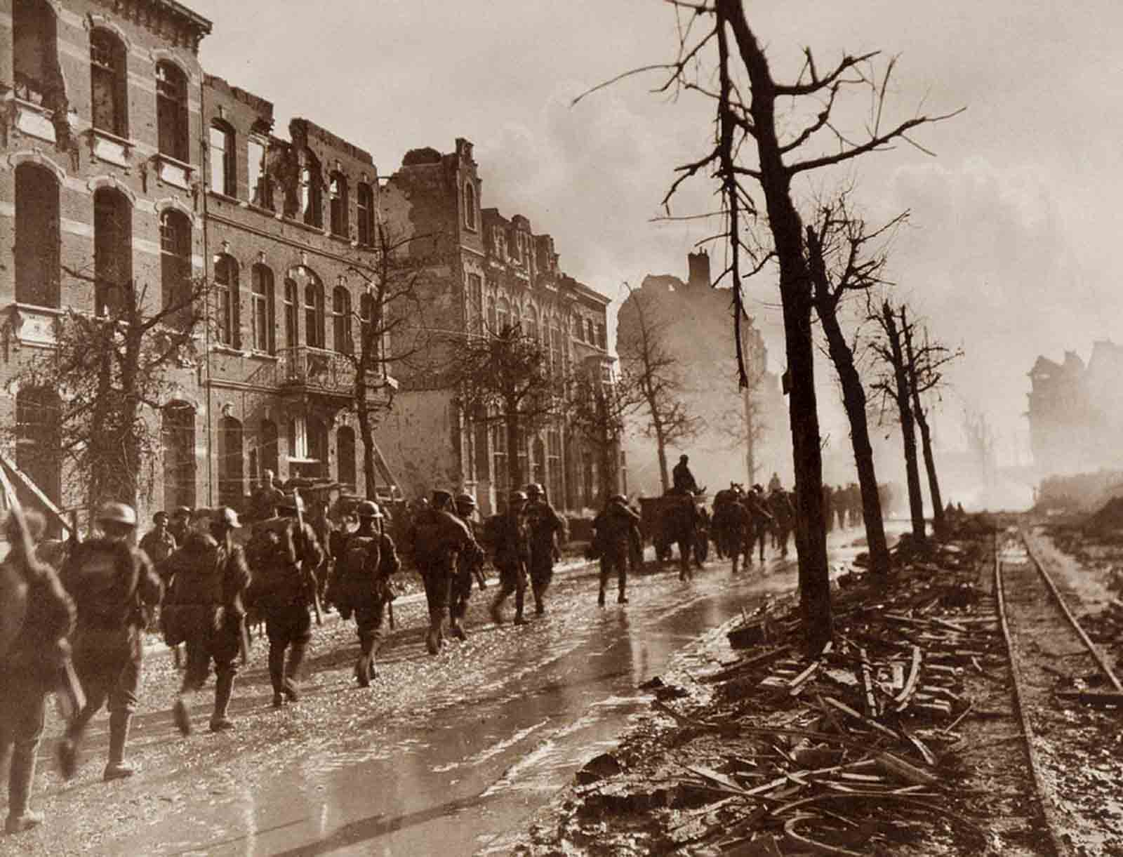 Western front photographs frank hurley