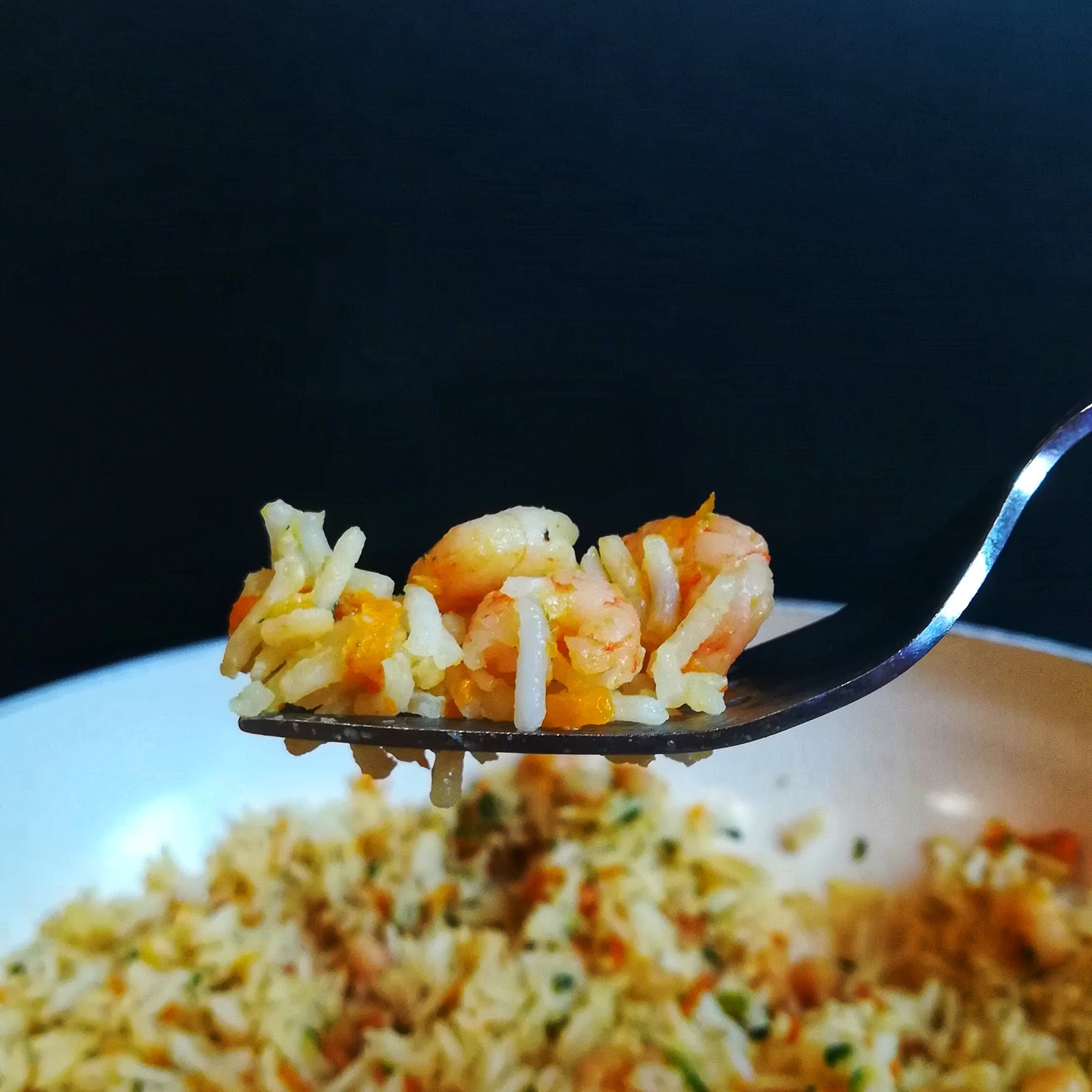 Riso basmati saltato con verdure e gamberi profumato allo zenzero e lime