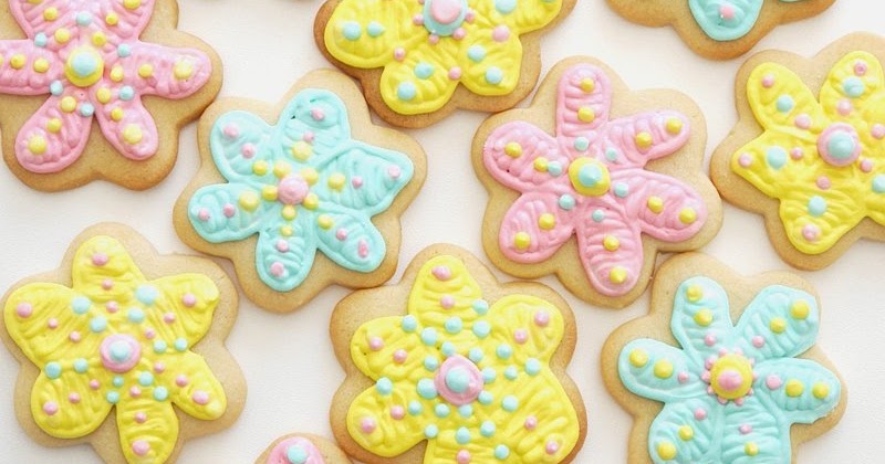 How To Decorate Flower Cookies The Easy Way Party Ideas Party