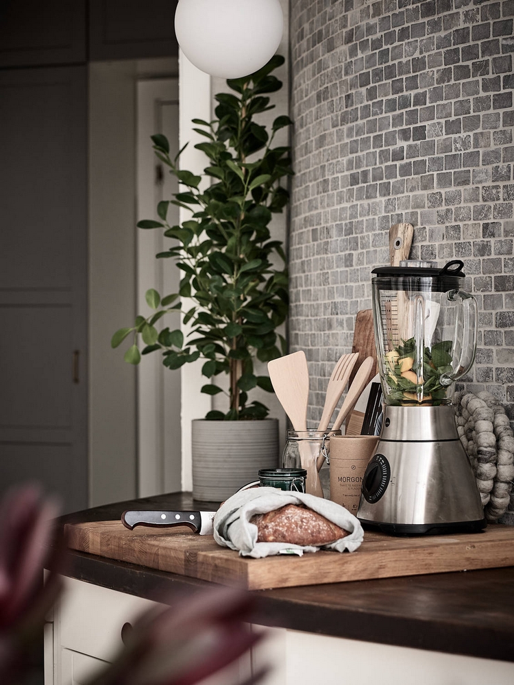 SÉDUISANT EN GRIS, BLANC ET NOIR